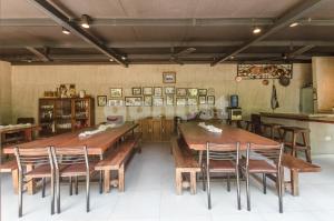 Εστιατόριο ή άλλο μέρος για φαγητό στο Comfortable And Spacious House In San Bernardino