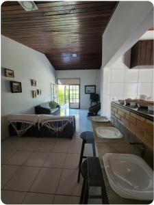 a kitchen with four sinks in a room at Casa na Ilha da Crôa in Barra de Santo Antônio