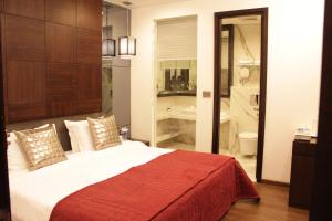 Voodi või voodid majutusasutuse The Nanee Suites toas