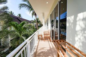 Arkbar Beach Club的阳台或露台