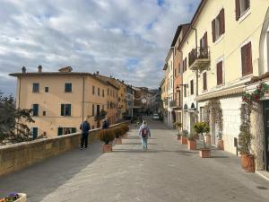 a couple of people walking down a street at Garibaldi14 in Chianciano Terme