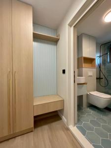 a bathroom with a shower and a toilet at Pensiunea Alpin in Durau
