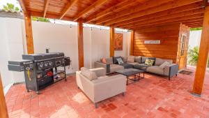 Istumisnurk majutusasutuses Sunny Eagle Beach Villa - 3 min. from beach