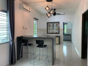 Φωτογραφία από το άλμπουμ του Eyu Sweet Home in Sitiawan 10-13 pax free wifi σε Sitiawan