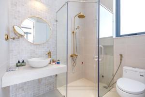Ένα μπάνιο στο The Palm Villa 11 DaLat - 6 bedrooms - Pine Hill View