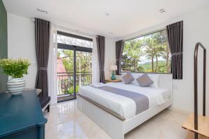 Ένα ή περισσότερα κρεβάτια σε δωμάτιο στο The Palm Villa 11 DaLat - 6 bedrooms - Pine Hill View