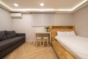 Gallery image of Woody Two Bedroom In Hongdae in Seoul