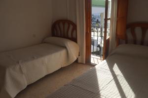 Postel nebo postele na pokoji v ubytování HOSTAL MONCADA