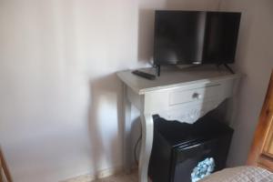 TV a/nebo společenská místnost v ubytování HOSTAL MONCADA