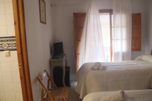 Postel nebo postele na pokoji v ubytování HOSTAL MONCADA