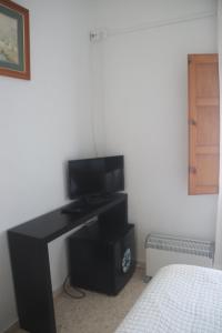TV a/nebo společenská místnost v ubytování HOSTAL MONCADA