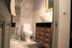 Bilik mandi di Authentique & agréable maison +32 gambar