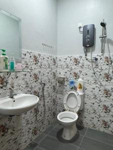 a bathroom with a toilet and a sink at BOTANI LOFT HOMESTAY in Ipoh