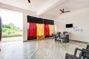 TV a/nebo společenská místnost v ubytování Hotel O JR Hotel