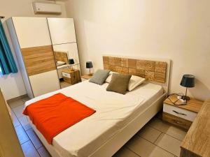 a bedroom with a large bed in a room at Charme du Nord 2 in Sainte-Clotilde