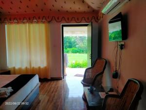 een slaapkamer met een bed en een glazen schuifdeur bij Nature Resort & Camps - A Luxury Camps in Pushkar