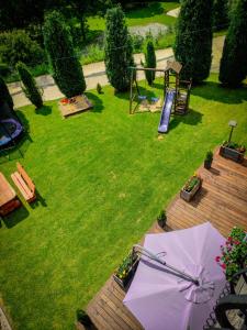 an overhead view of a lawn with an umbrella at Chata u Bożeny in Muszyna