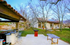 Κήπος έξω από το 4 Bedroom Gorgeous Home In Lussas +22 φωτογραφίες