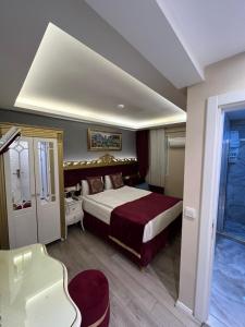 Postel nebo postele na pokoji v ubytování Constantinopolis Hotel