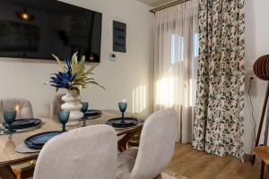 Televisyen dan/atau pusat hiburan di Enavlion Luxury Domes