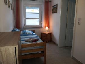 a small bedroom with a bed and a window at Ferienwohnung Wroblewsky in Klein Ziethen