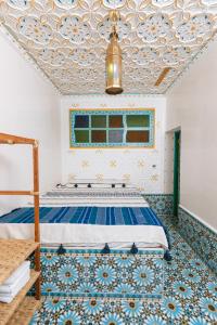 Postel nebo postele na pokoji v ubytování Colorful traditional Riad w/views of Spain