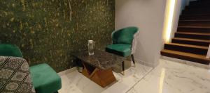 Posezení v ubytování Grand Dyad Hotel - Near Kokilaben Hospital Andheri West