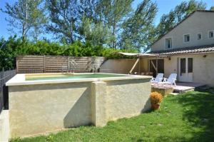 a backyard with a swimming pool and a house at Gîte du Pont Bailey in Tulette +2 photos
