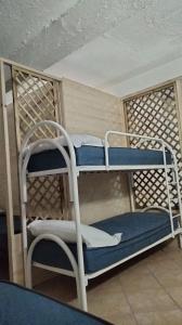 ein paar Etagenbetten in einem Zimmer in der Unterkunft Le Chic 2 Vanzago in Vanzago