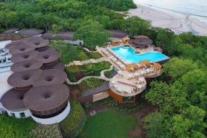 Бассейн в W Costa Rica Resort – Playa Conchal или поблизости