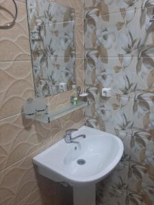 Ένα μπάνιο στο Lotus Hotel