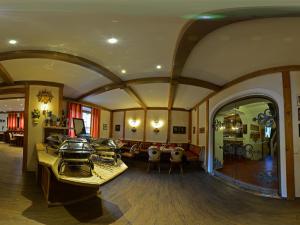 A restaurant or other place to eat at Hotel-Pension Edelweiss
