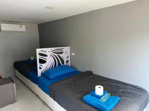Postel nebo postele na pokoji v ubytování MediLeaf Hostel