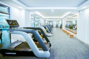 The fitness centre and/or fitness facilities at Ban Ban Hotel