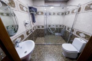 Koupelna v ubytování Royal Sapphire Hotel