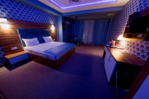Postel nebo postele na pokoji v ubytování Royal Sapphire Hotel