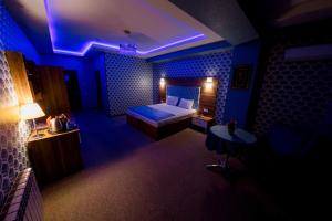 Postel nebo postele na pokoji v ubytování Royal Sapphire Hotel