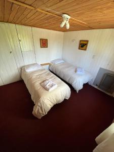 Una cama o camas en una habitación de Cabaña La Elisa