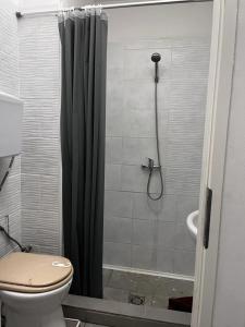 Ένα μπάνιο στο Fantomas*** N3 City Center Apartments 2 Bedroom + Living Room Apartment