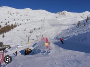 a group of people skiing down a snow covered slope at Il posto al sole in Teglio