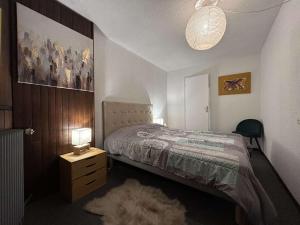 En eller flere senge i et værelse på Appartement Montgenèvre, 2 pièces, 6 personnes - FR-1-330D-52