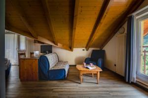 Televízia a/alebo spoločenská miestnosť v ubytovaní Hotel Bella di Bosco
