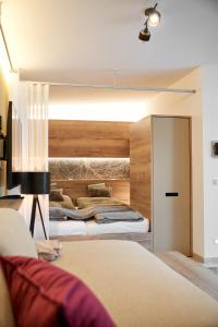 a bedroom with two beds and a mirror at Finy Homes Stegersbach in Stegersbach