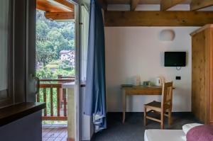 Televízia a/alebo spoločenská miestnosť v ubytovaní Hotel Bella di Bosco