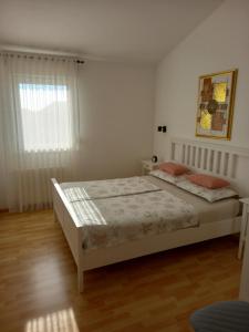 Posteľ alebo postele v izbe v ubytovaní Apartments Irena with sea view