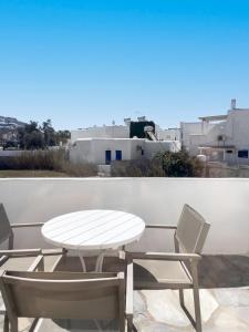 Gallery image of Twins Apartments By Mina in Ornos +51 photos