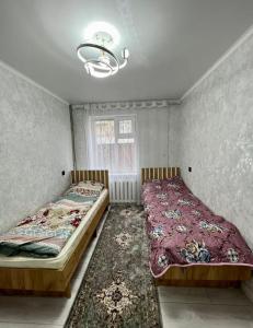 Un ou plusieurs lits dans un hébergement de l'établissement 3х комнатная квартира в г.Каракол