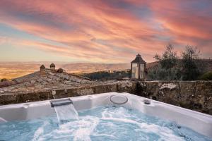 a jacuzzi tub with a water fountain at Drogheria e Locanda Franci in Montalcino