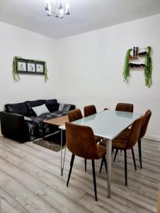 a living room with a table and chairs and a couch at Gorgeous Stylish Cheri Victorian House In Manchester in Manchester