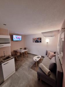 Η κουζίνα ή μικρή κουζίνα στο Apartman Kristina